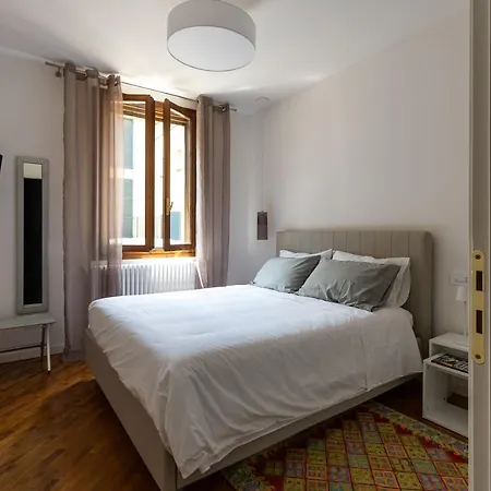 شقة La Casa Del Vescovo إيمولا